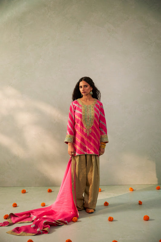 Gulnaar Gulabi Embroidered Kurta Set- Set of 3