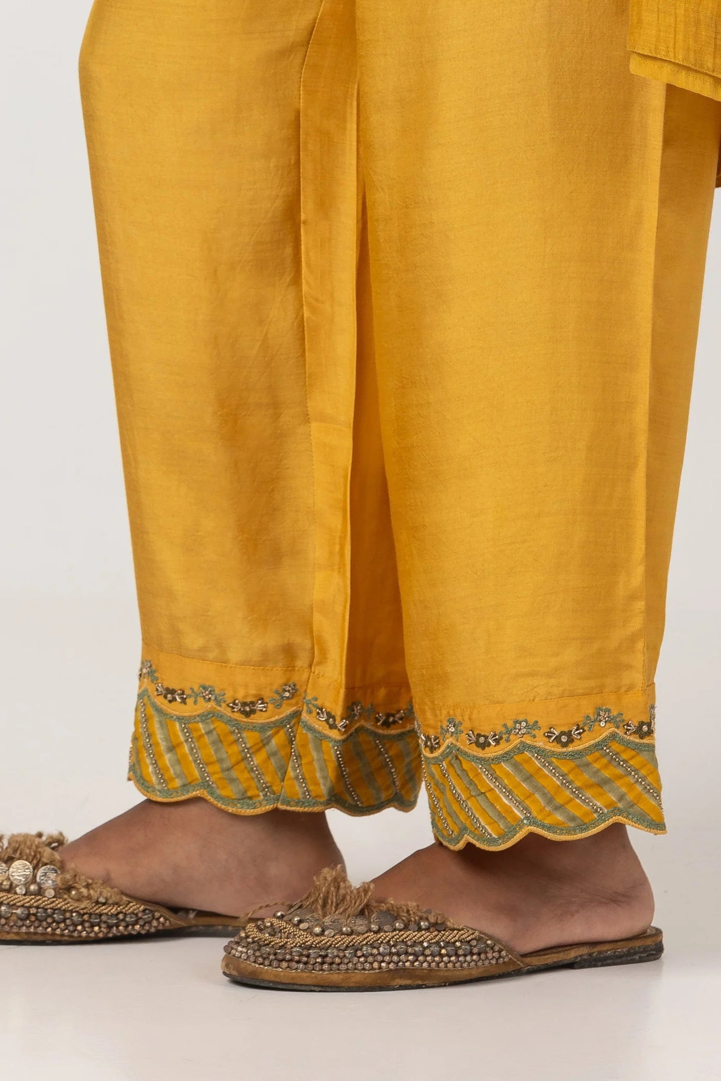 Ibtida Embroidered Pants 1