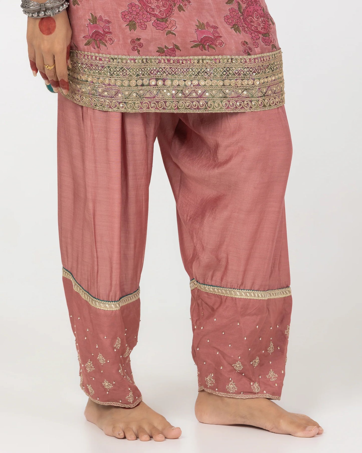 Gul-posh Embroidered Farshi