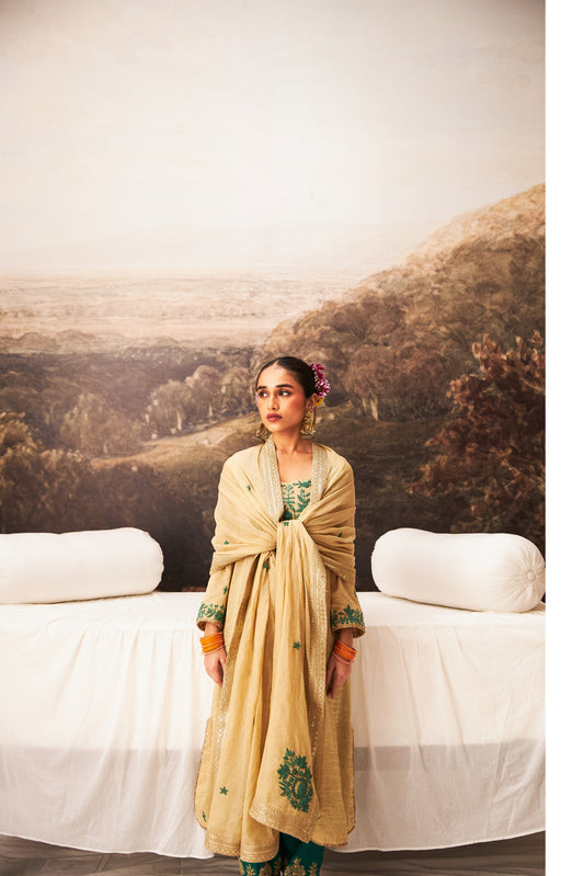 Chand Moti embroidered kurta set