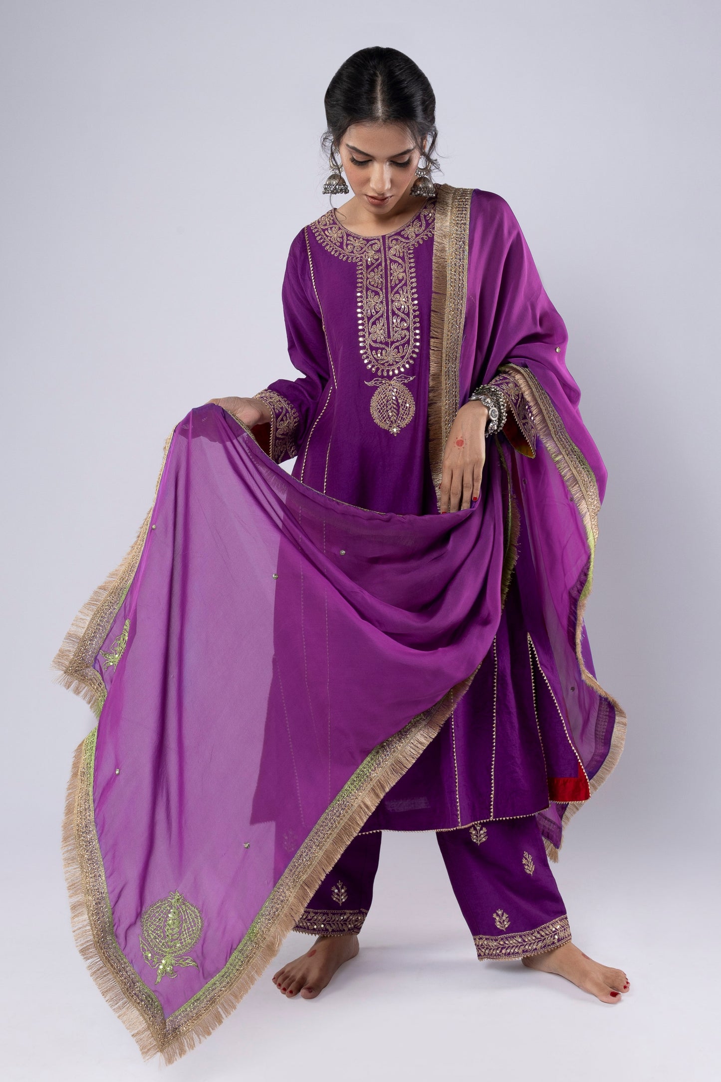 Qutub Minar Embroidered dupatta