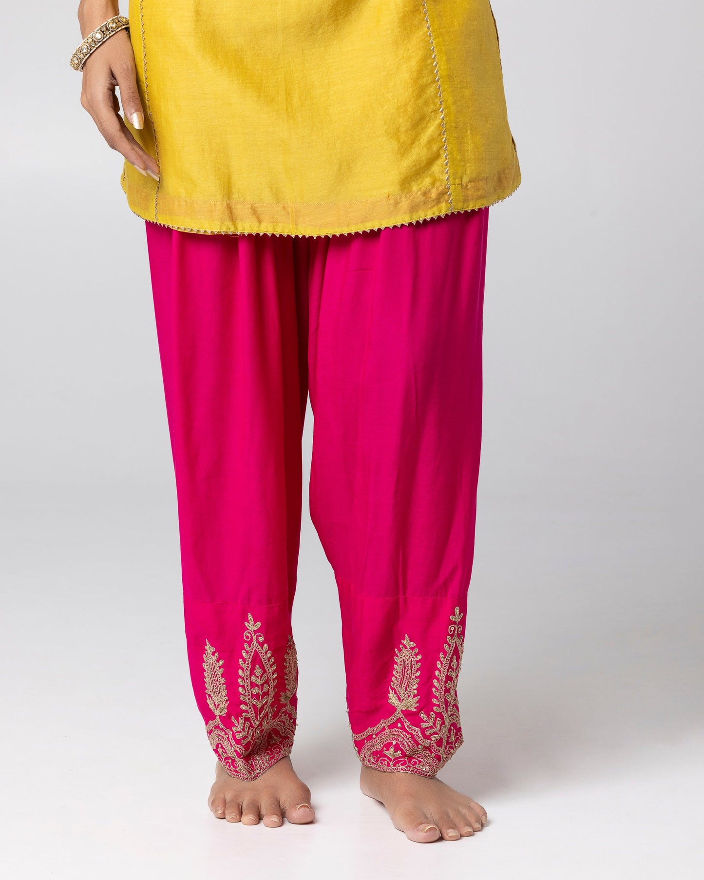 Ahvi Embroidered Kurta Set