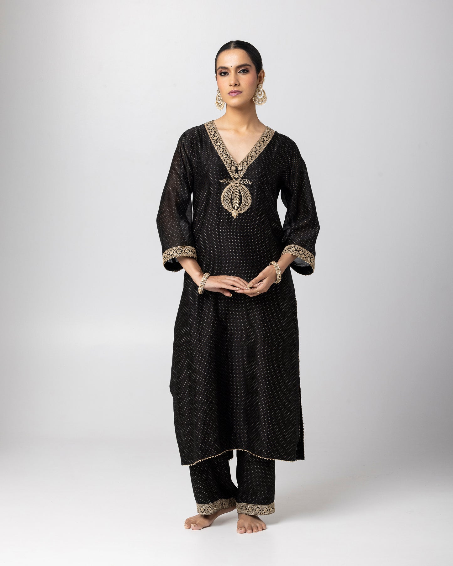 Kaira Embroidered Kurta Set