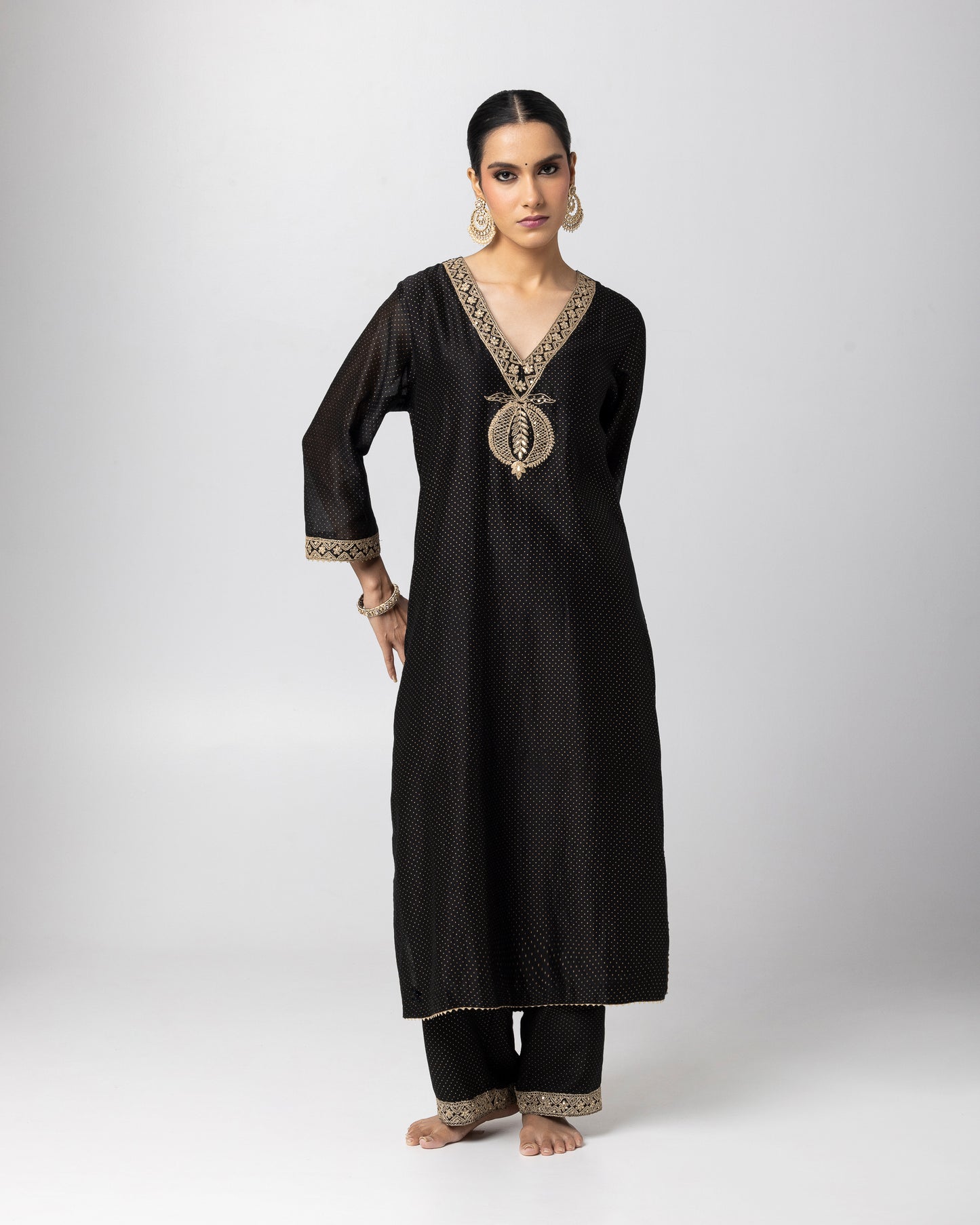 Kaira Embroidered Kurta Set