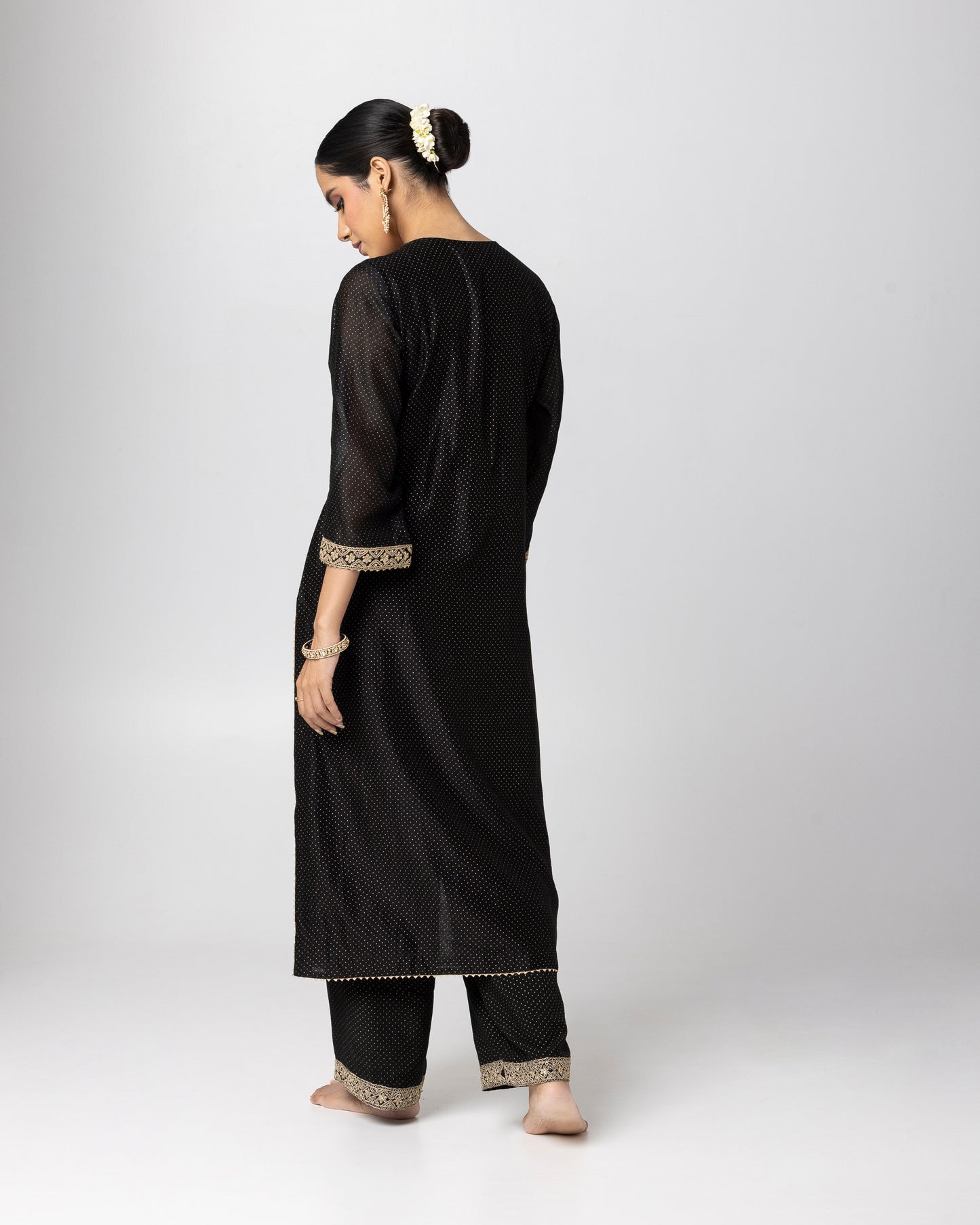 Kaira Embroidered Kurta Set