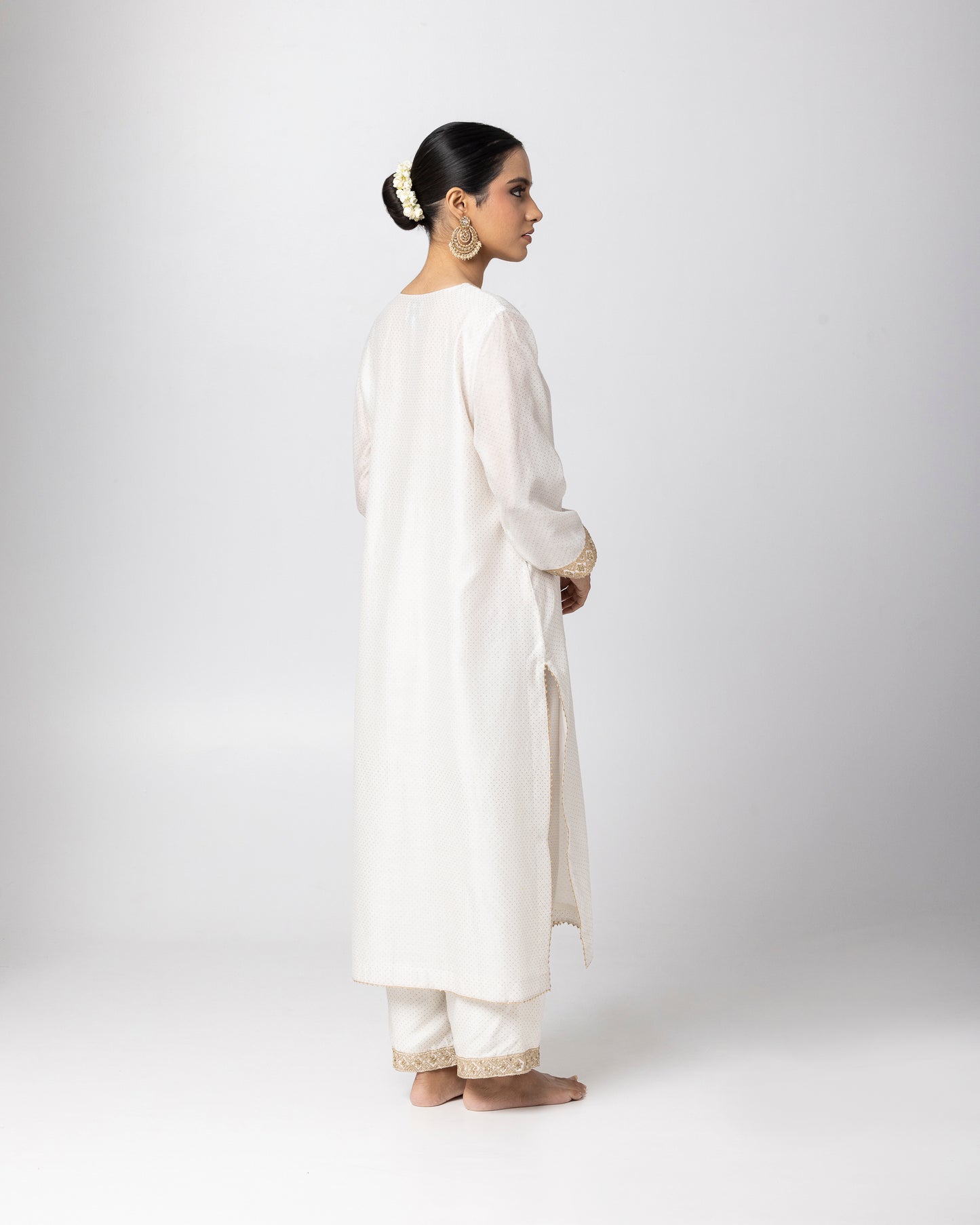 Nakiya Embroidered Kurta