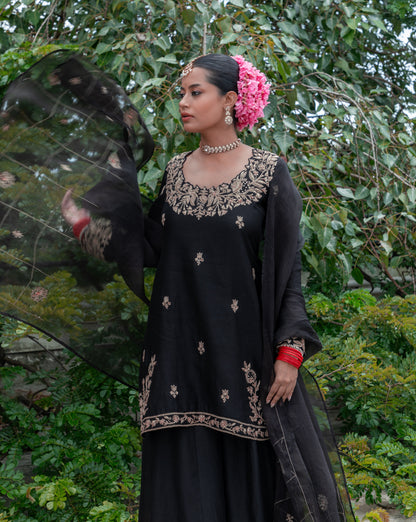 Ridwaan Embroidered Kurta