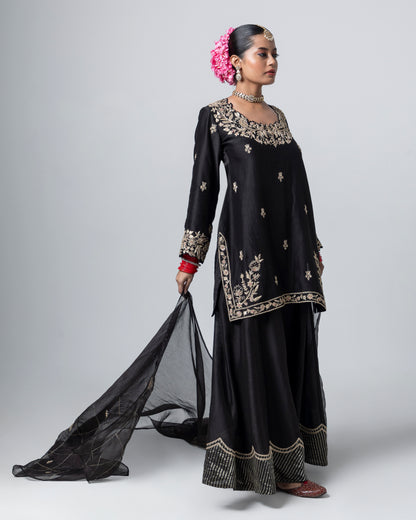 Ridwaan Embroidered Kurta