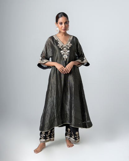 Madno Embroidered Kaftan Set