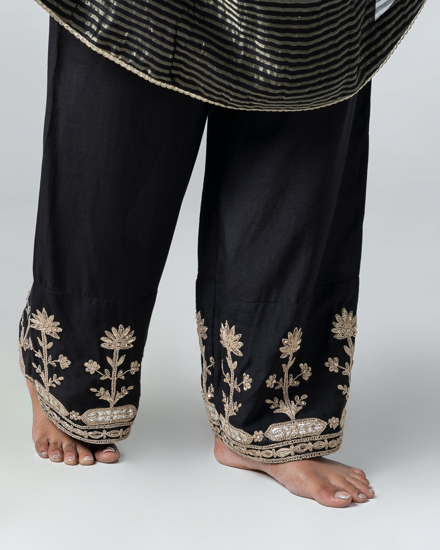 Madno Embroidered Kaftan Set