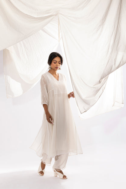 WHITE CHIKANKARI KURTA