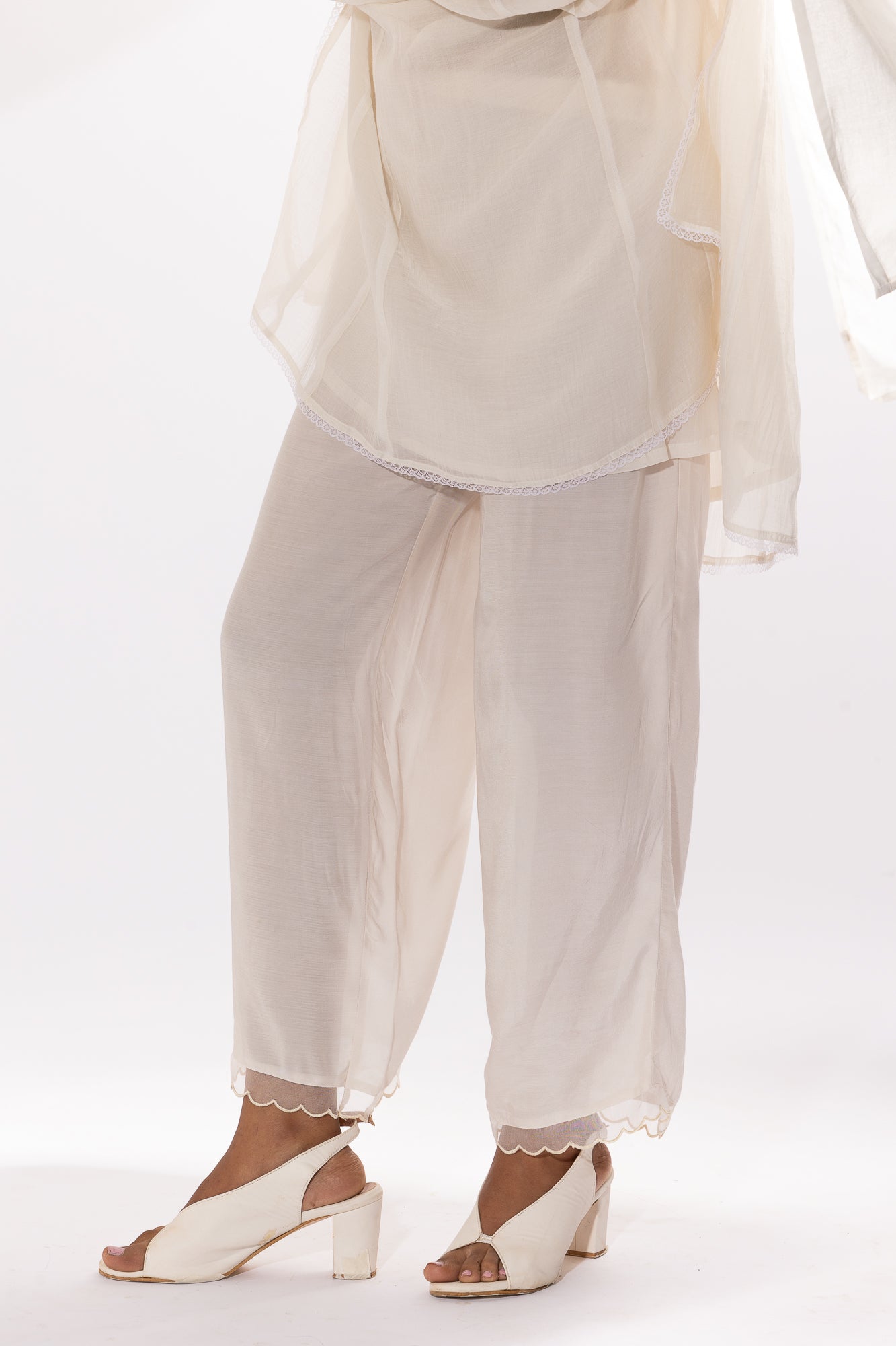 WHITE CHIKANKARI KURTA