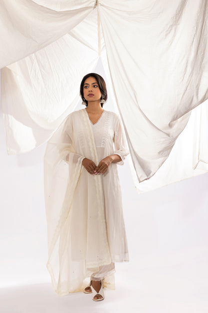 WHITE CHIKANKARI KURTA