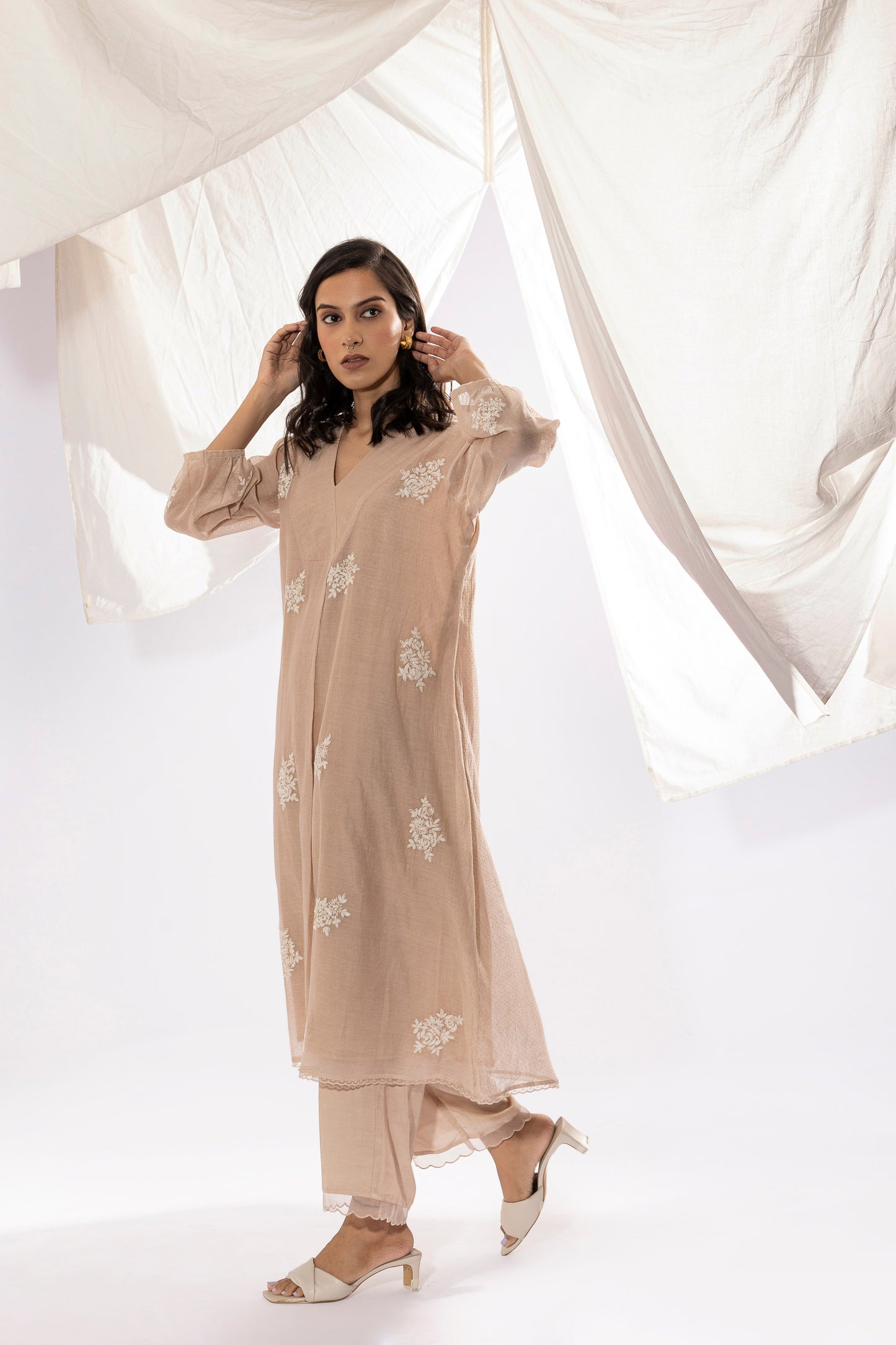 IVORY EMBROIDERED KURTA