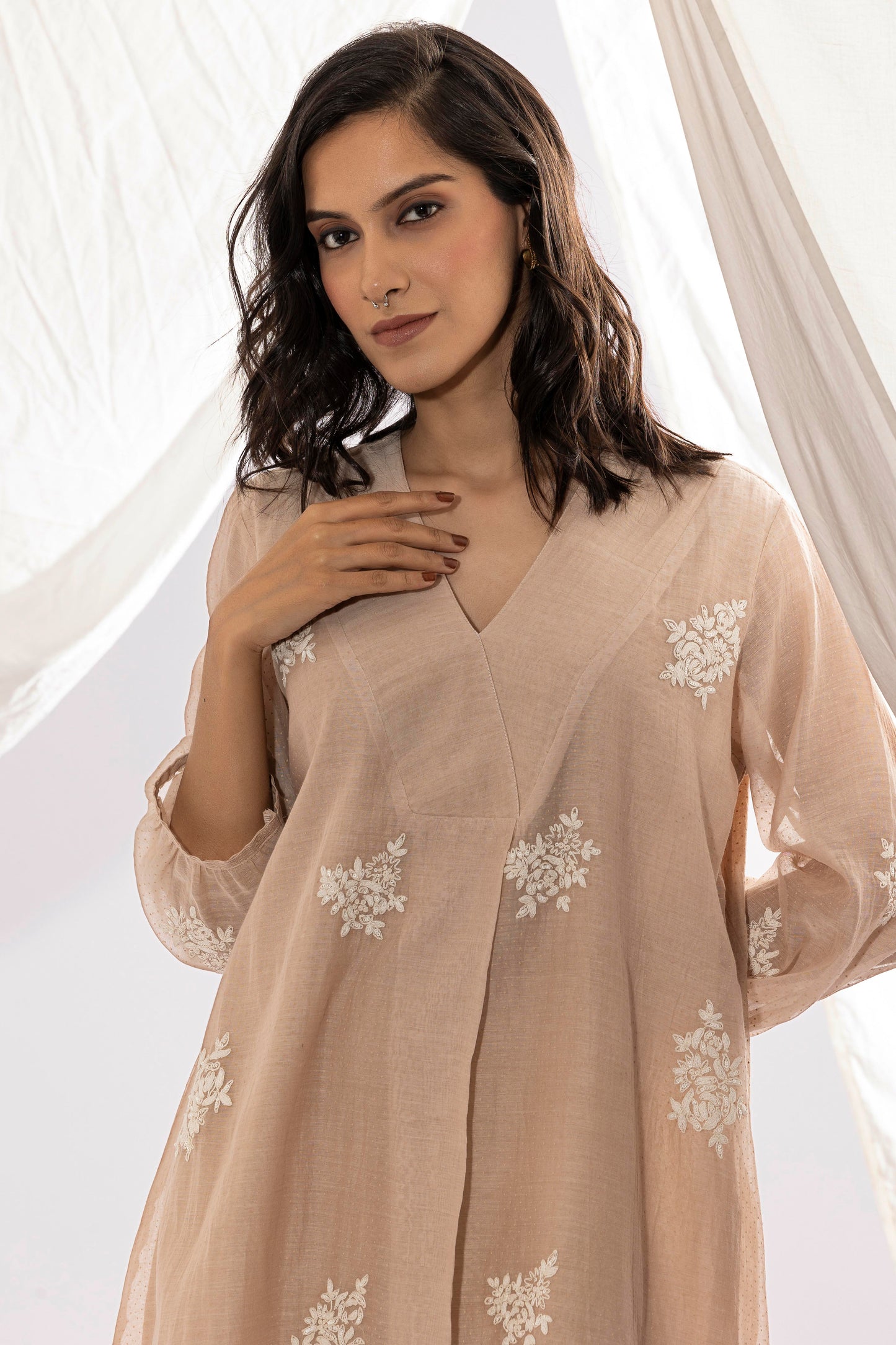 IVORY EMBROIDERED KURTA