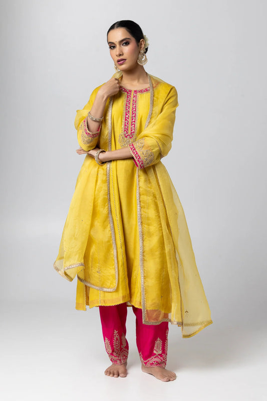 Ahvi Embroidered Dupatta