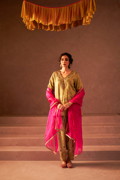 Baraati Banno Embroidered Kurta Set- Set of 3 - 1