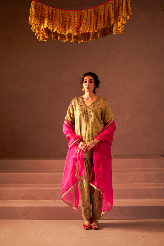 Baraati Banno Embroidered Kurta Set- Set of 3 - 1