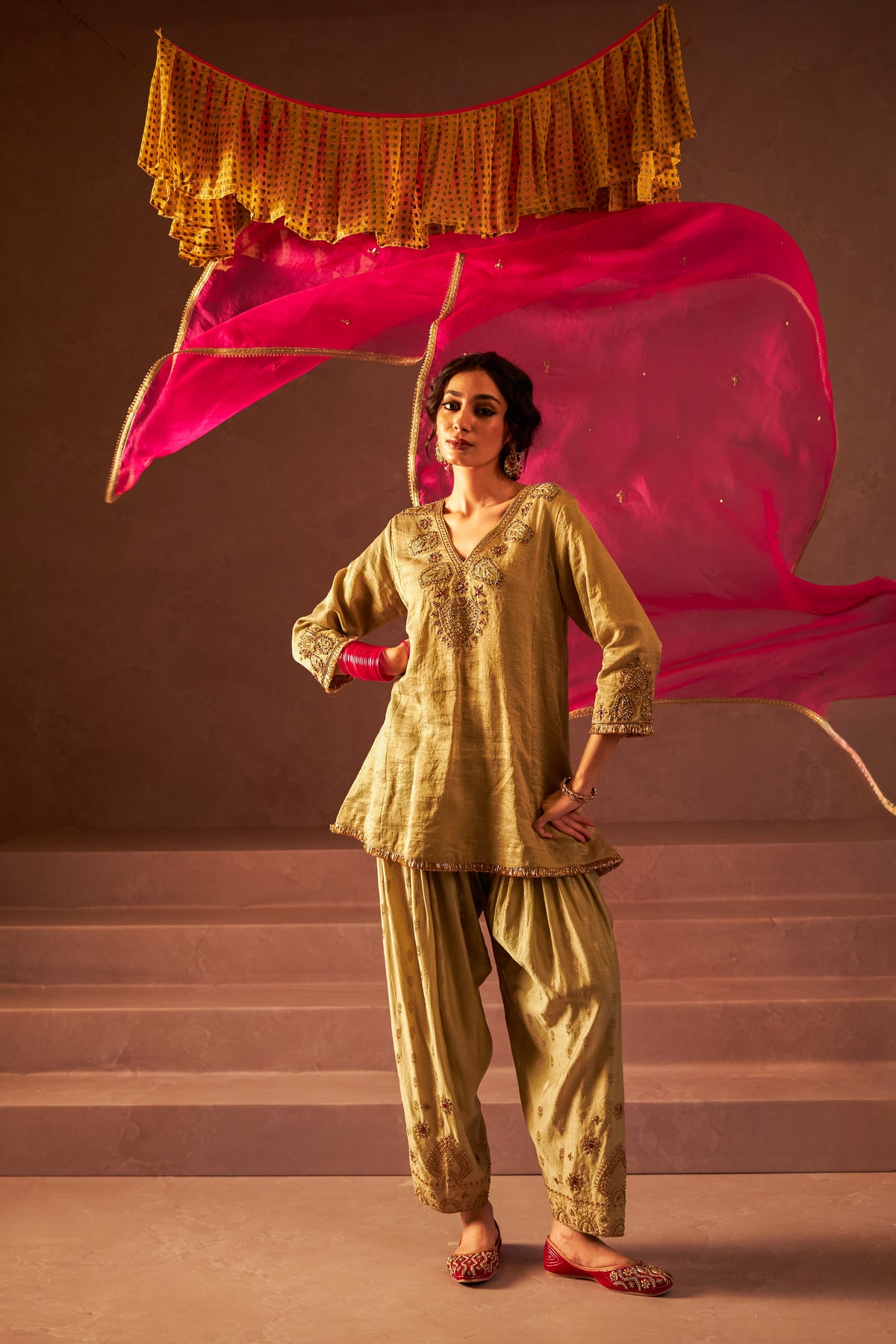 Baraati Banno Embroidered Kurta - 1