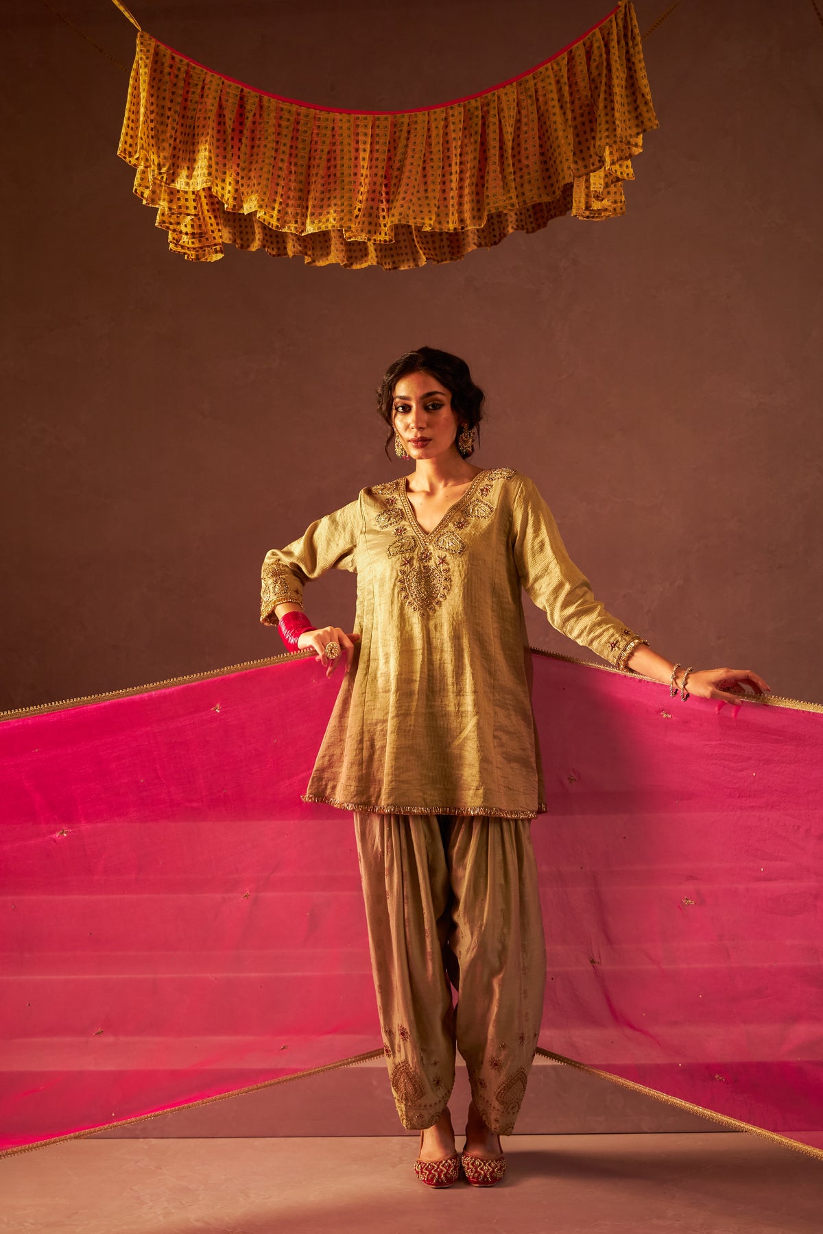 Baraati Banno Embroidered Kurta - 2