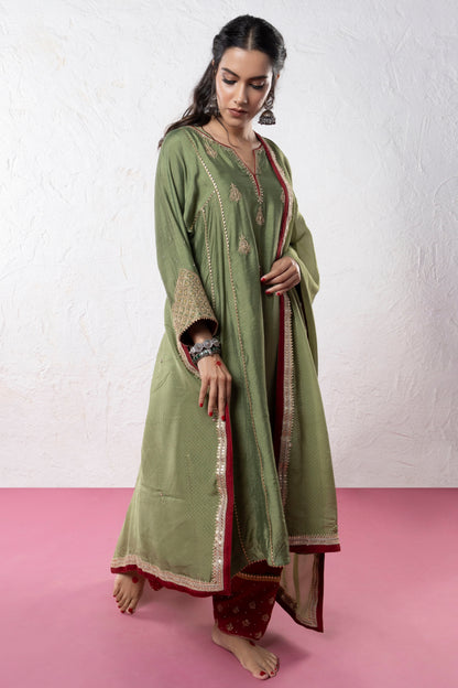 Dilwara Embroidered Kurta Set