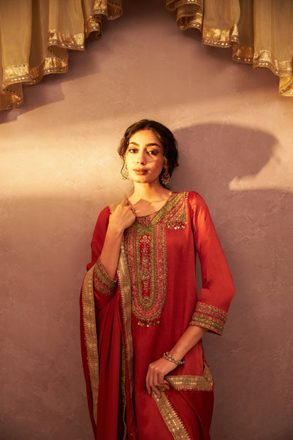 Gerua Bahaar Embroidered Kurta Set- Set of 3 - 2