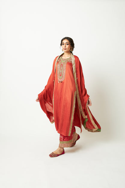 Gerua Bahaar Embroidered Kurta Set- Set of 3 - 6
