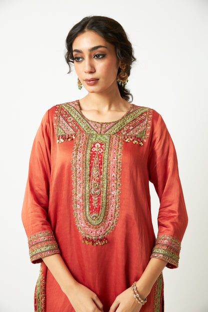 Gerua Bahaar Embroidered Kurta Set- Set of 3 - 11