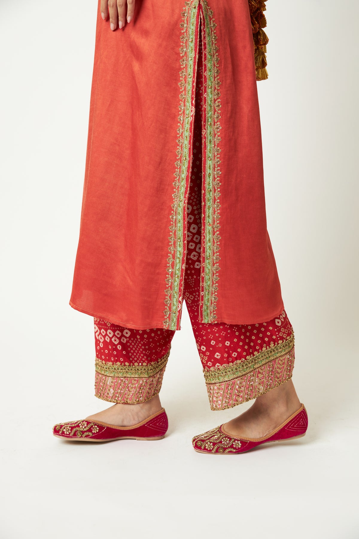 Gerua Bahaar Embroidered Kurta Set- Set of 3 - 13