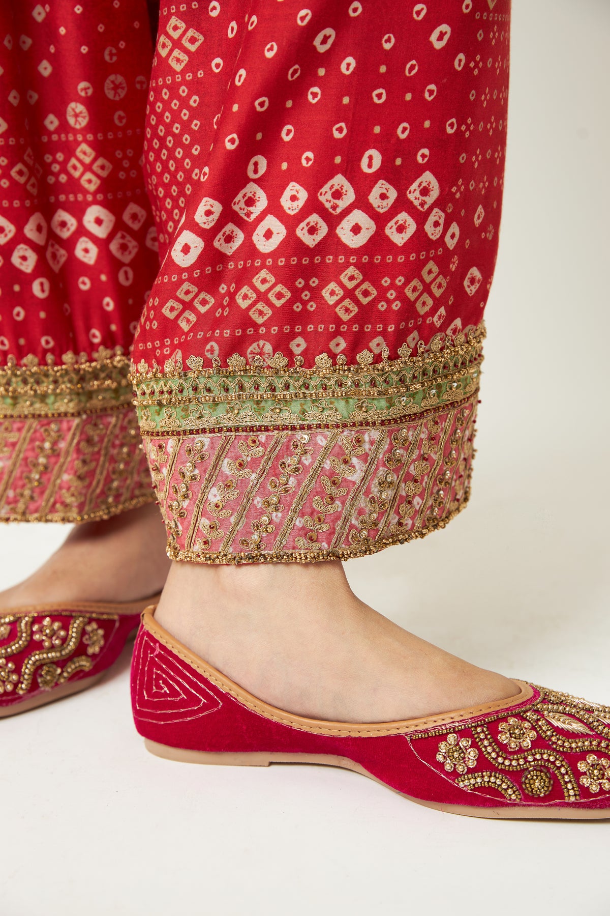 Gerua Bahaar Embroidered Kurta Set- Set of 3 - 14