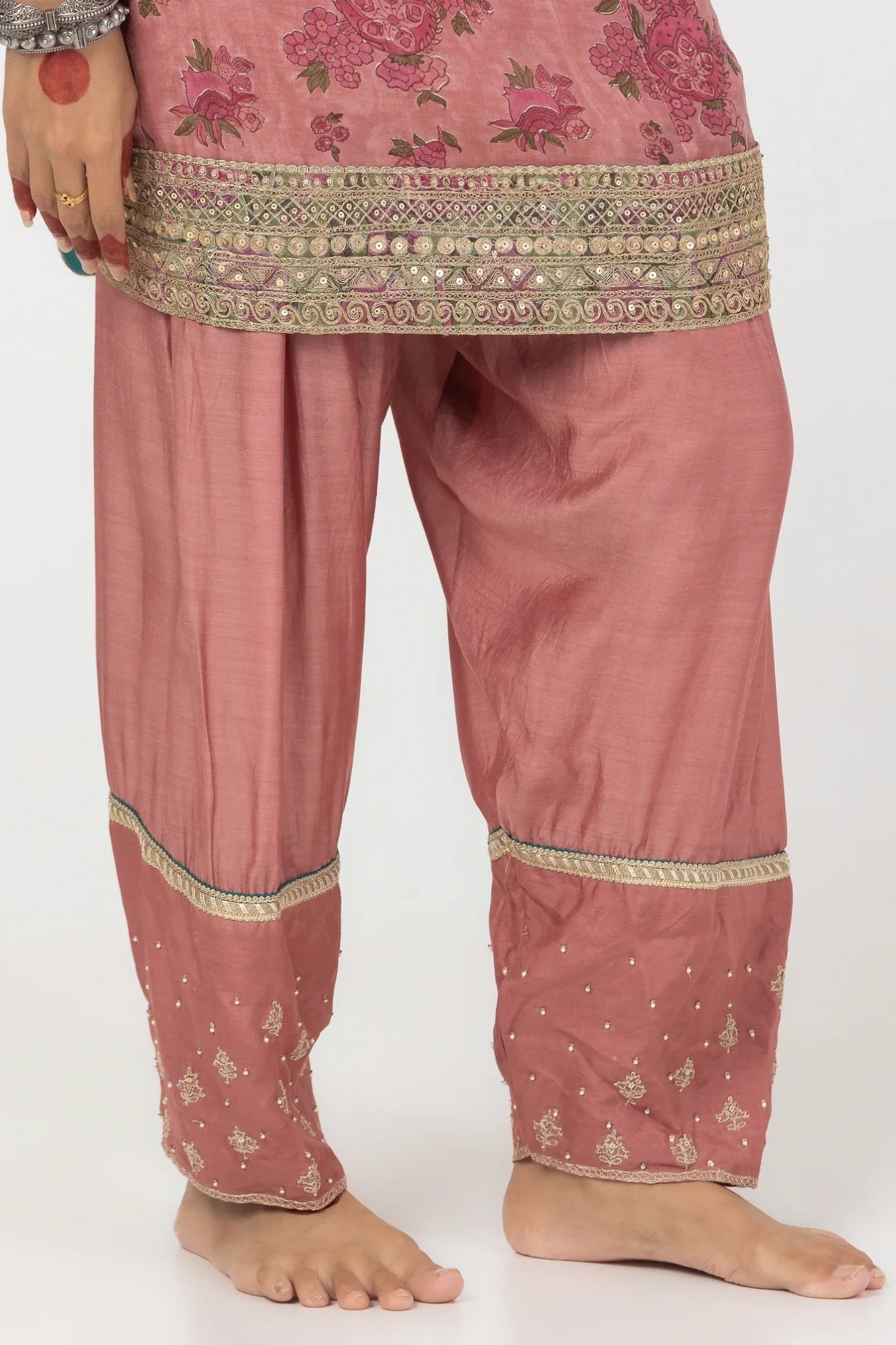 Gul-posh Embroidered  Farshi