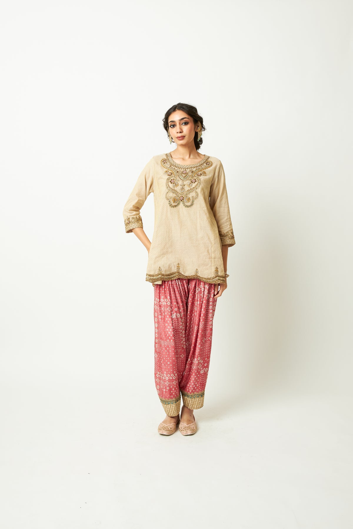 Gulabo Sa Embroidered Kurta - 4