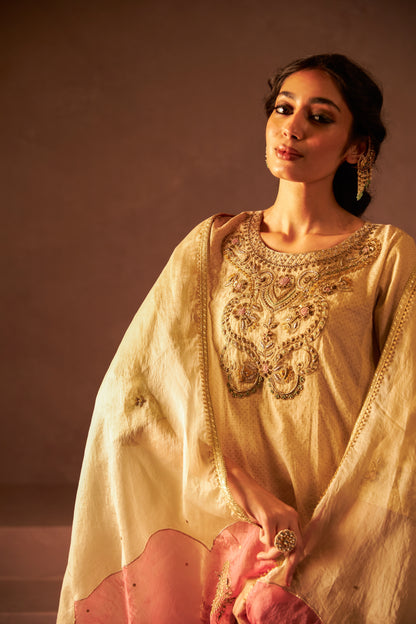Gulabo Sa Embroidered Kurta Set- Set of 3 - 5