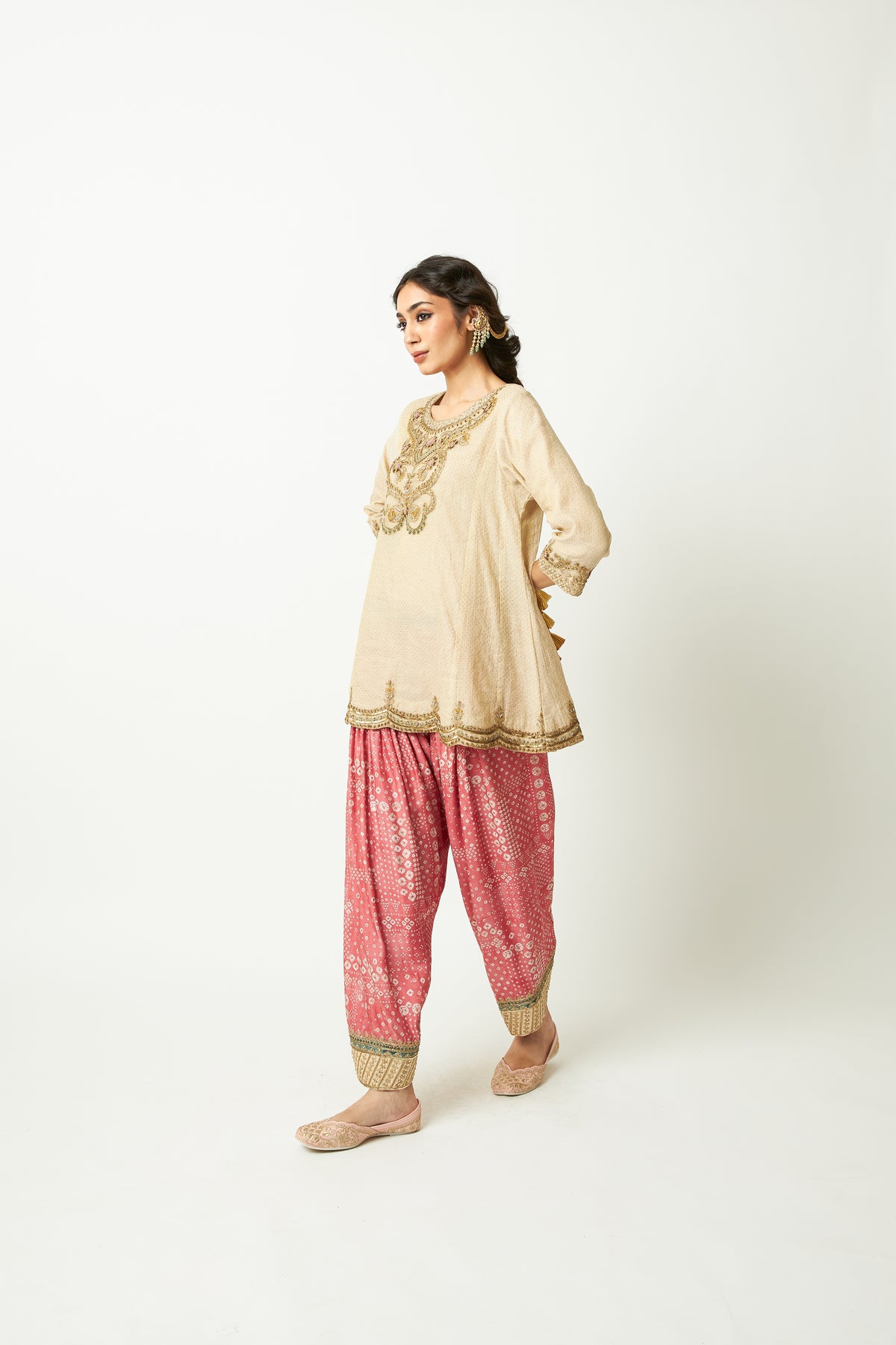 Gulabo Sa Embroidered Kurta - 6