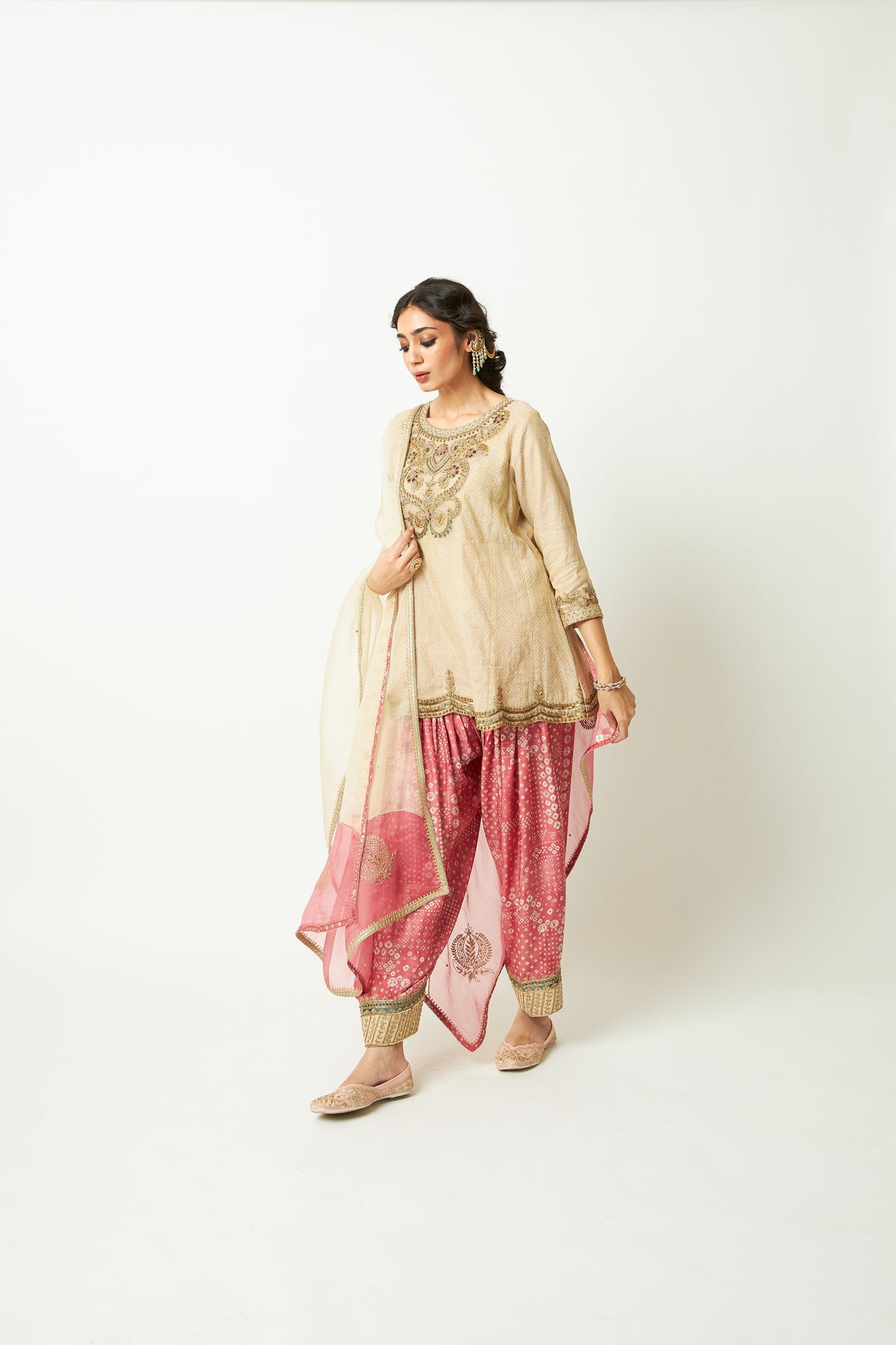 Gulabo Sa Embroidered Kurta Set- Set of 3 - 8
