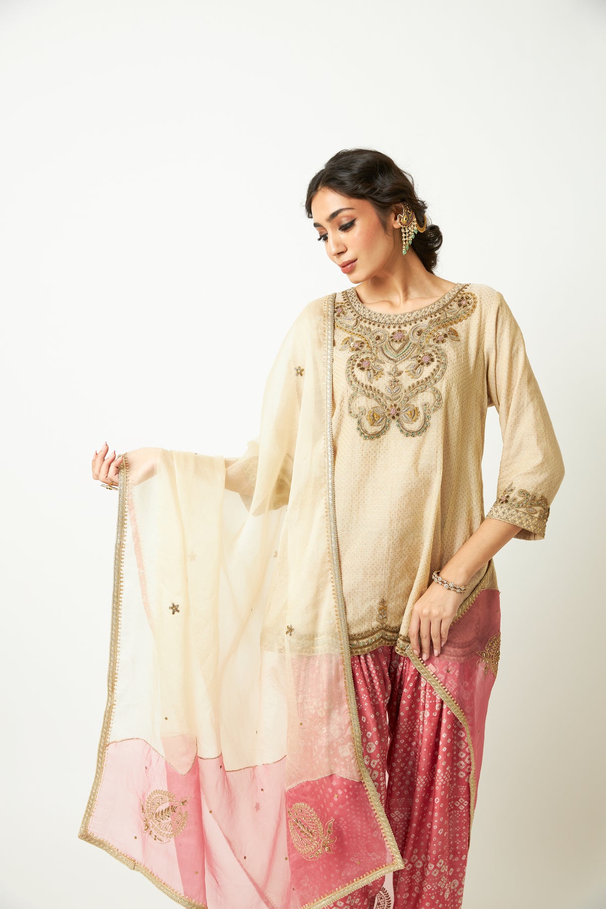Gulabo Sa Embroidered Kurta Set- Set of 3 - 9