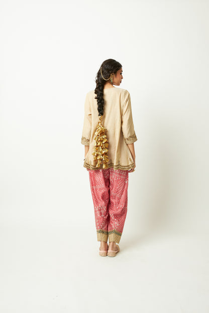 Gulabo Sa Embroidered Kurta Set- Set of 3 - 12
