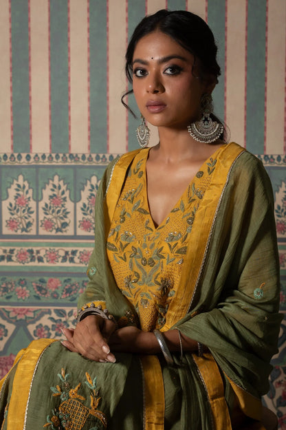 Ibtida Embroidered Kurta Set 1