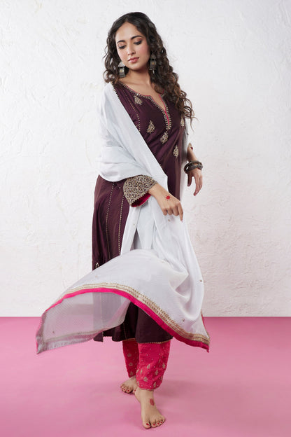 Jama Embroidered Kurta Set