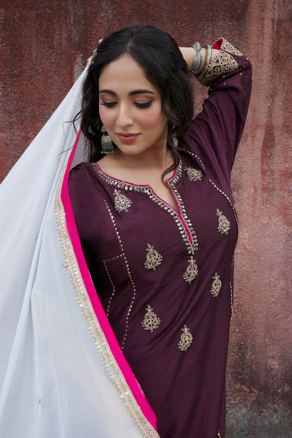 Jama Embroidered Kurta Set