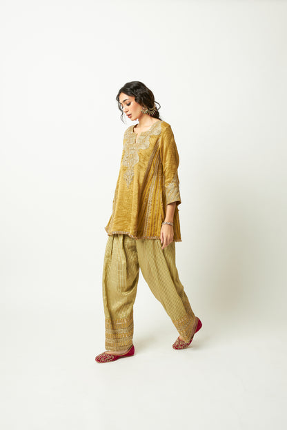 Jashn Adaa Embroidered Kurta Set- Set of 3 - 10