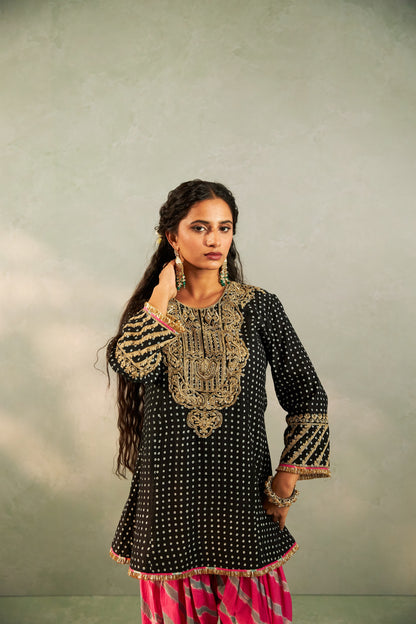 Kaali Rangili Embroidered Kurta