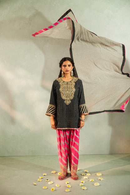 Kaali Rangili Embroidered Kurta Set- Set of 3