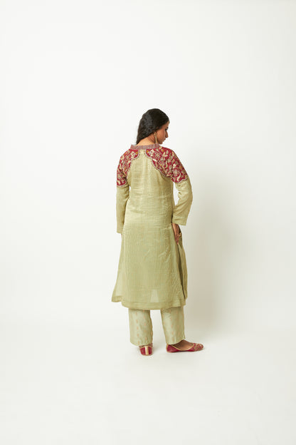 Koyal Rani Embroidered Kurta Set- Set of 3 - 9