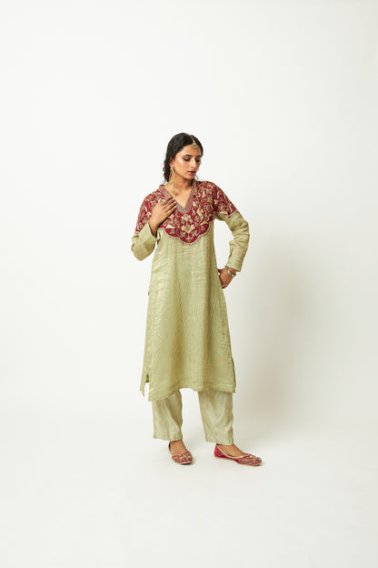 Koyal Rani Embroidered Kurta Set- Set of 3 - 11