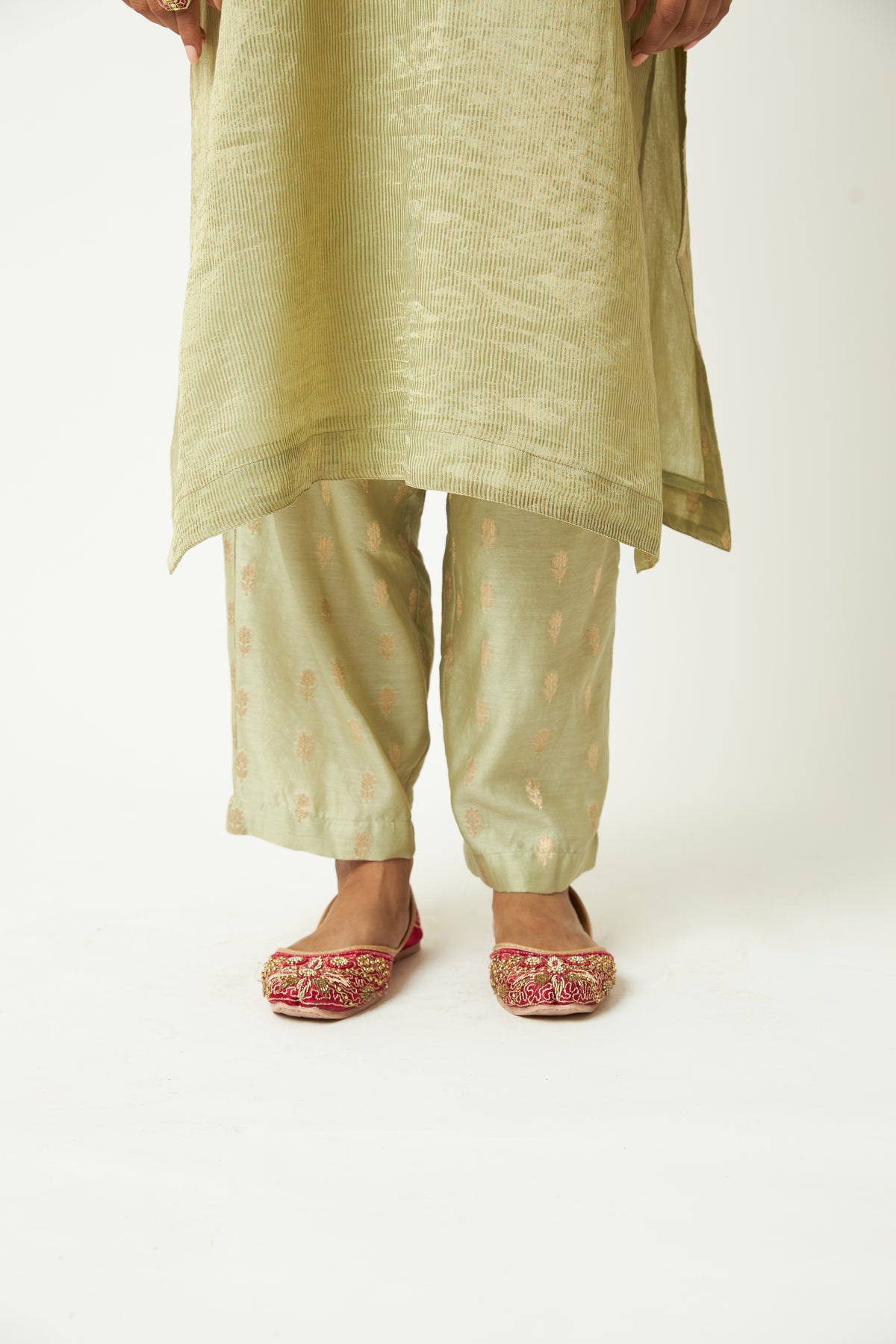 Koyal Rani Embroidered Kurta Set- Set of 3 - 15