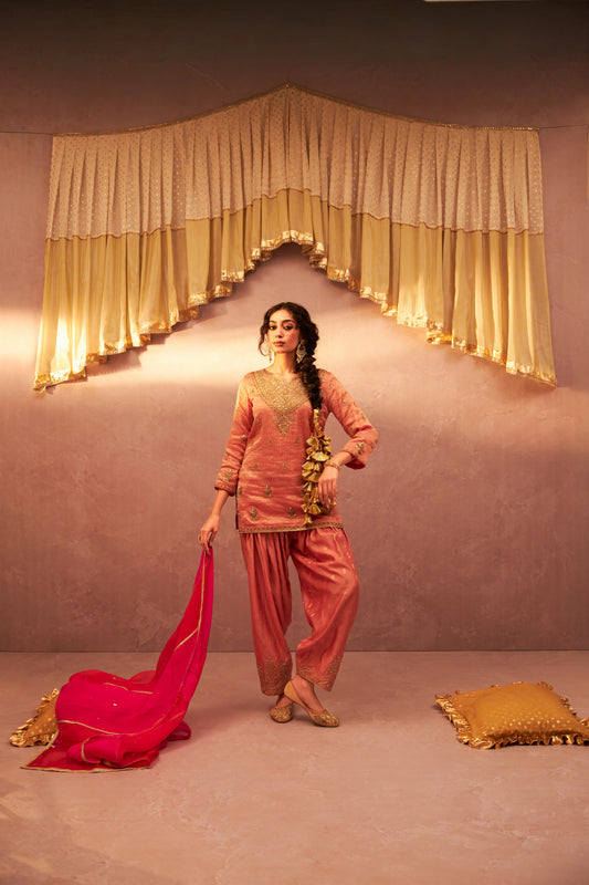 Lachak Leher Embroidered Kurta - 1