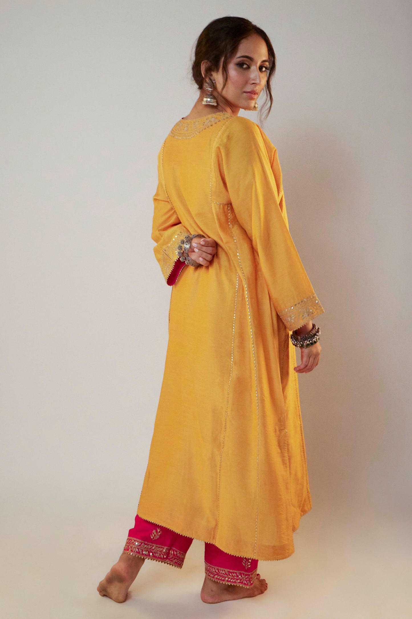 Meenakshi Embroidered Kurta Set