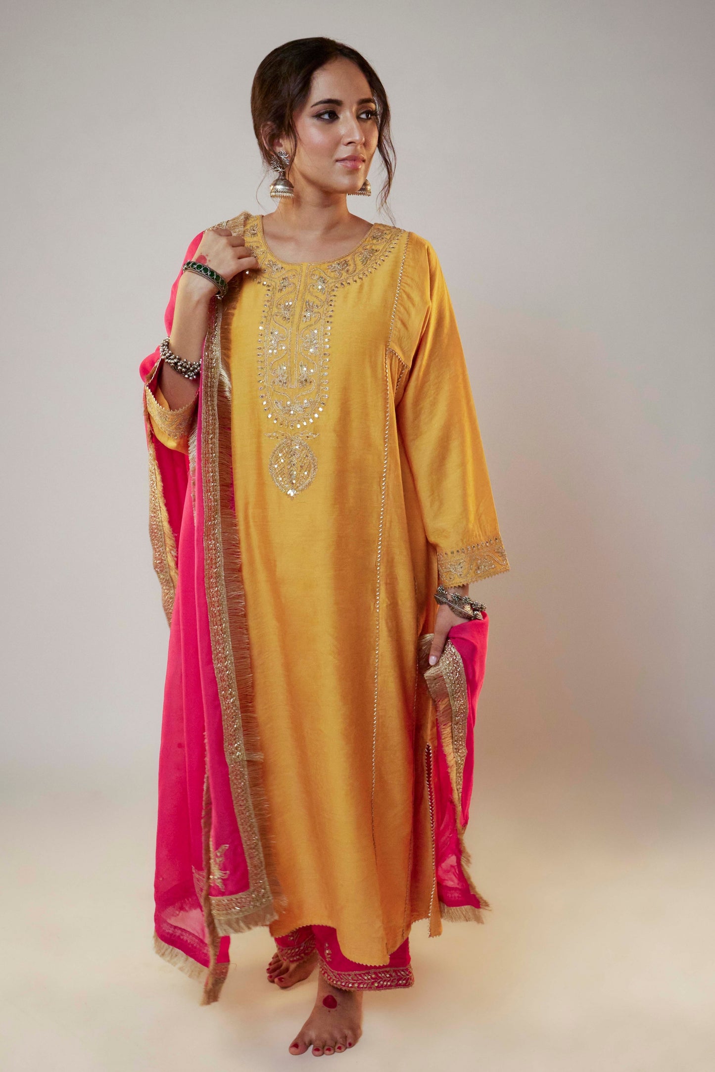 Meenakshi Embroidered dupatta