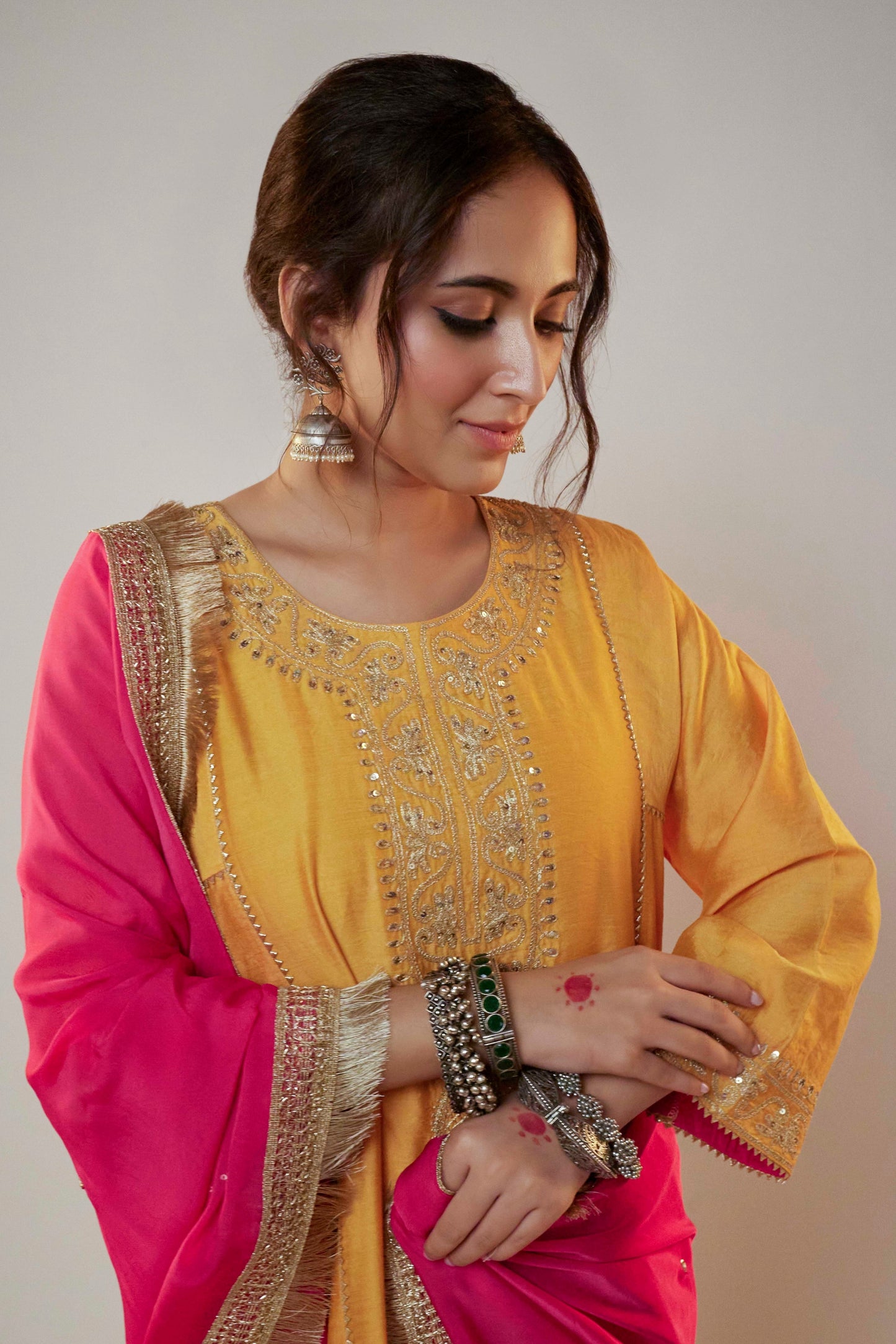 Meenakshi Embroidered dupatta